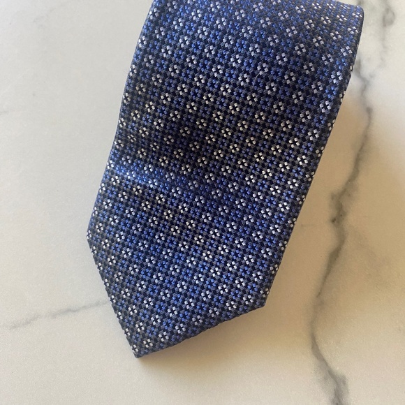 Silk tie with tiny flower pattern in blue and black sil - Picture 1 of 5
